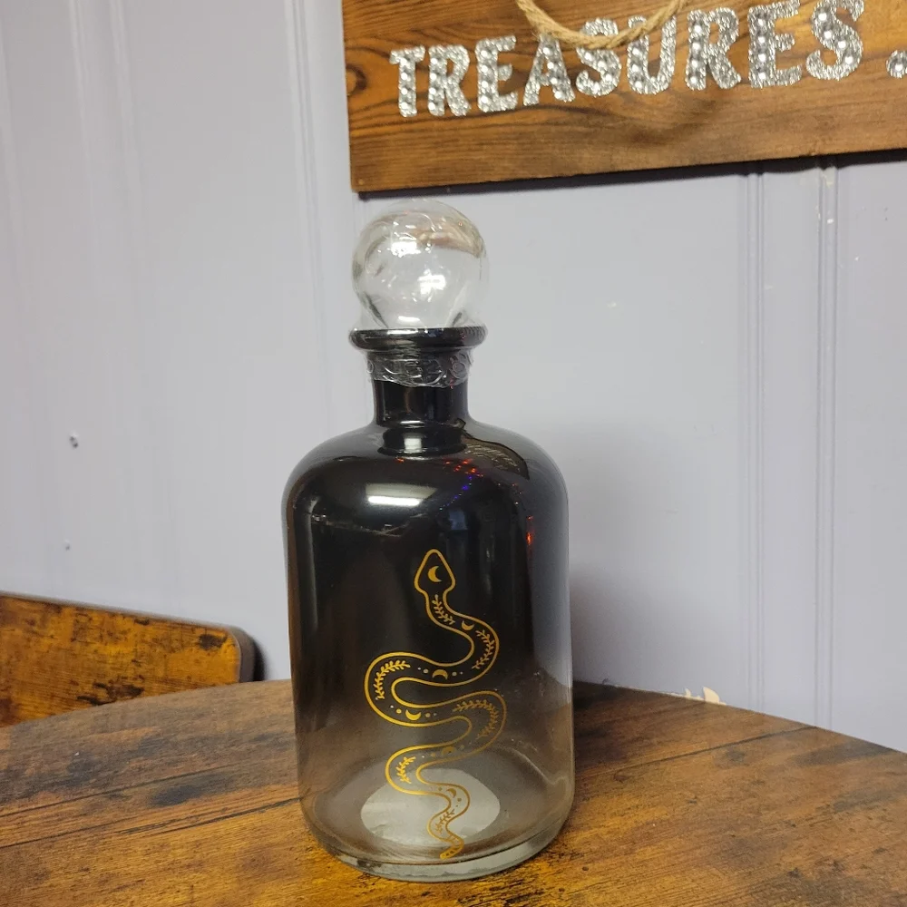 Target Bullseye Halloween ombre decanter/potion bottle w round stopper glass